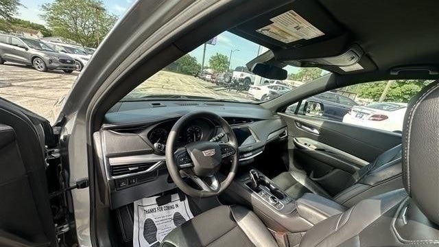 2023 Cadillac XT4 Premium Luxury