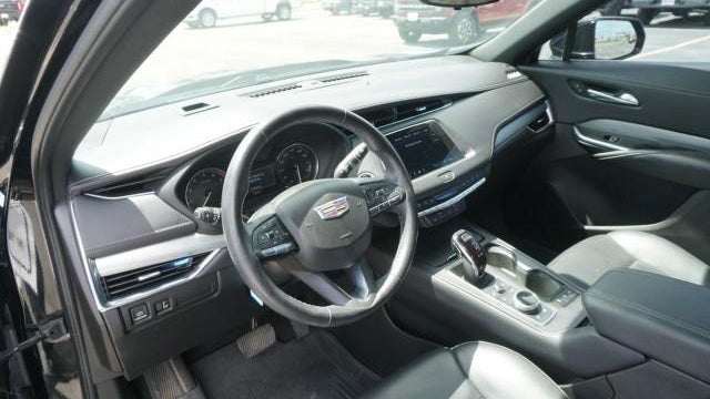 2022 Cadillac XT4 Premium Luxury