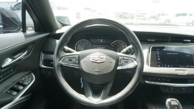 2022 Cadillac XT4 Premium Luxury