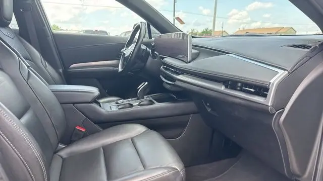 2025 Cadillac XT4 Premium Luxury
