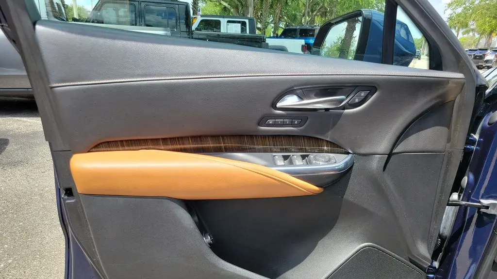 2021 Cadillac XT4 Premium Luxury