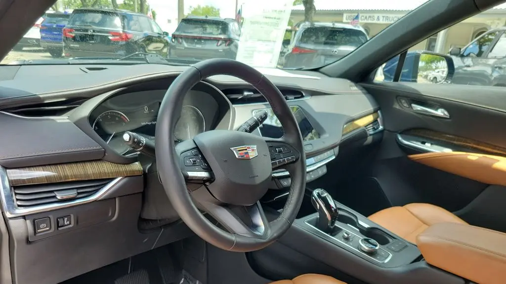 2021 Cadillac XT4 Premium Luxury