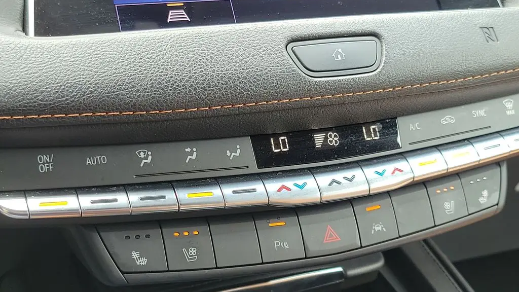 2021 Cadillac XT4 Premium Luxury