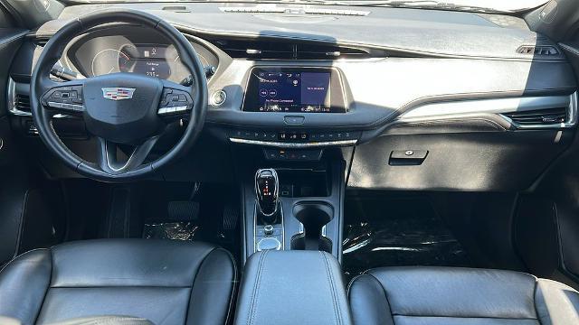 2022 Cadillac XT4 Premium Luxury