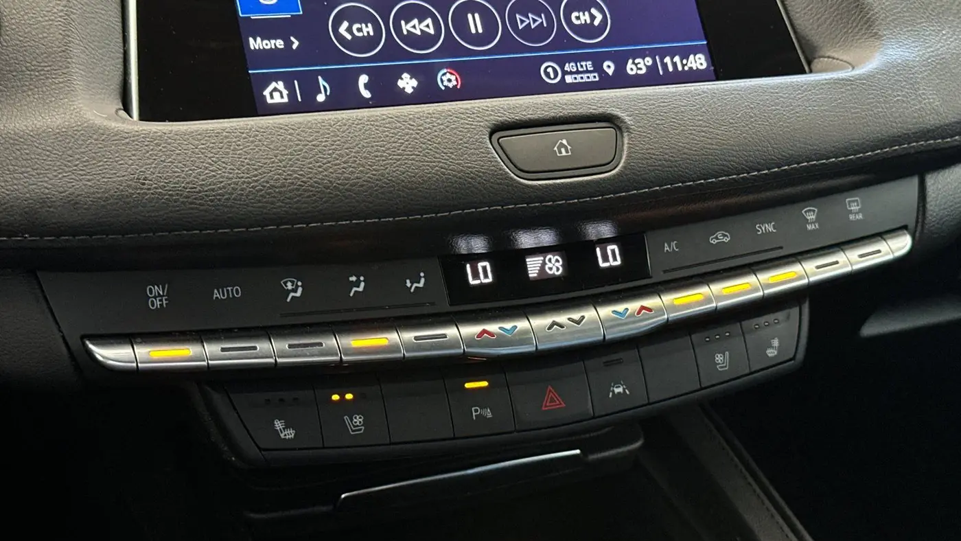 2023 Cadillac XT4 Premium Luxury