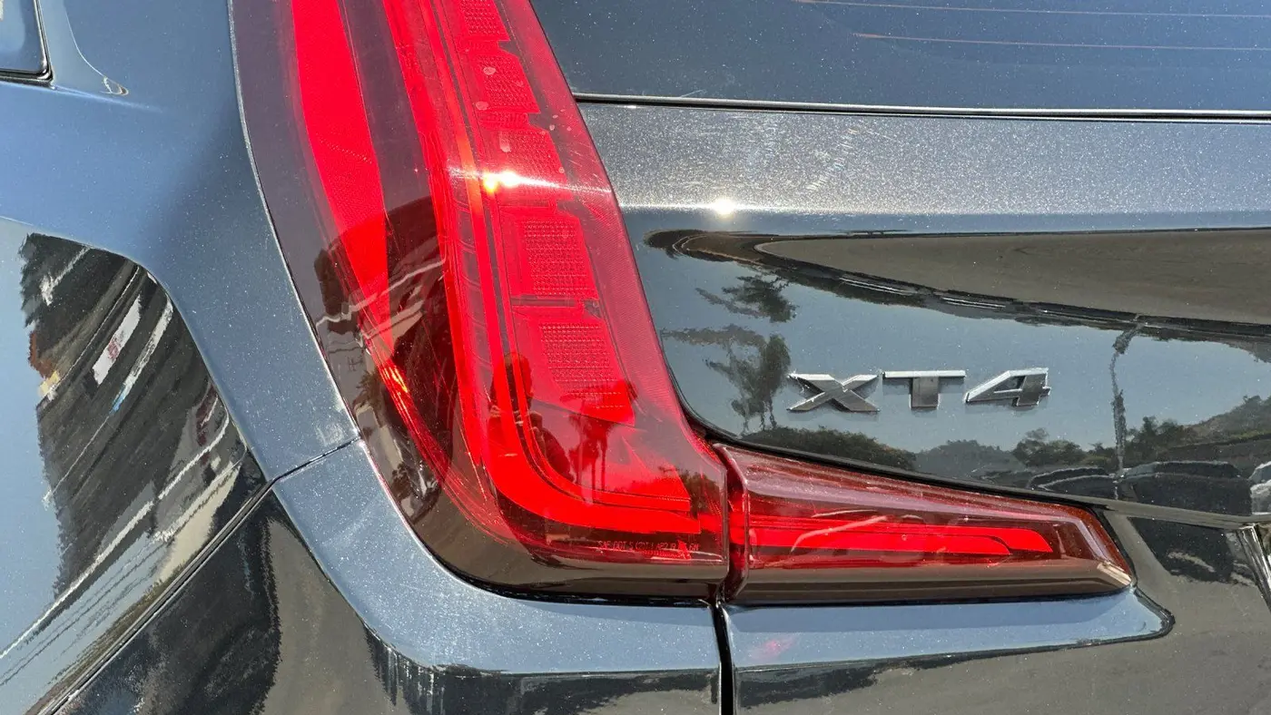 2023 Cadillac XT4 Premium Luxury