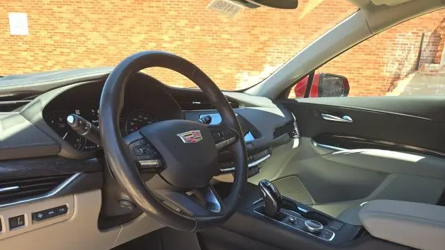 2023 Cadillac XT4 Premium Luxury