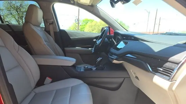 2023 Cadillac XT4 Premium Luxury