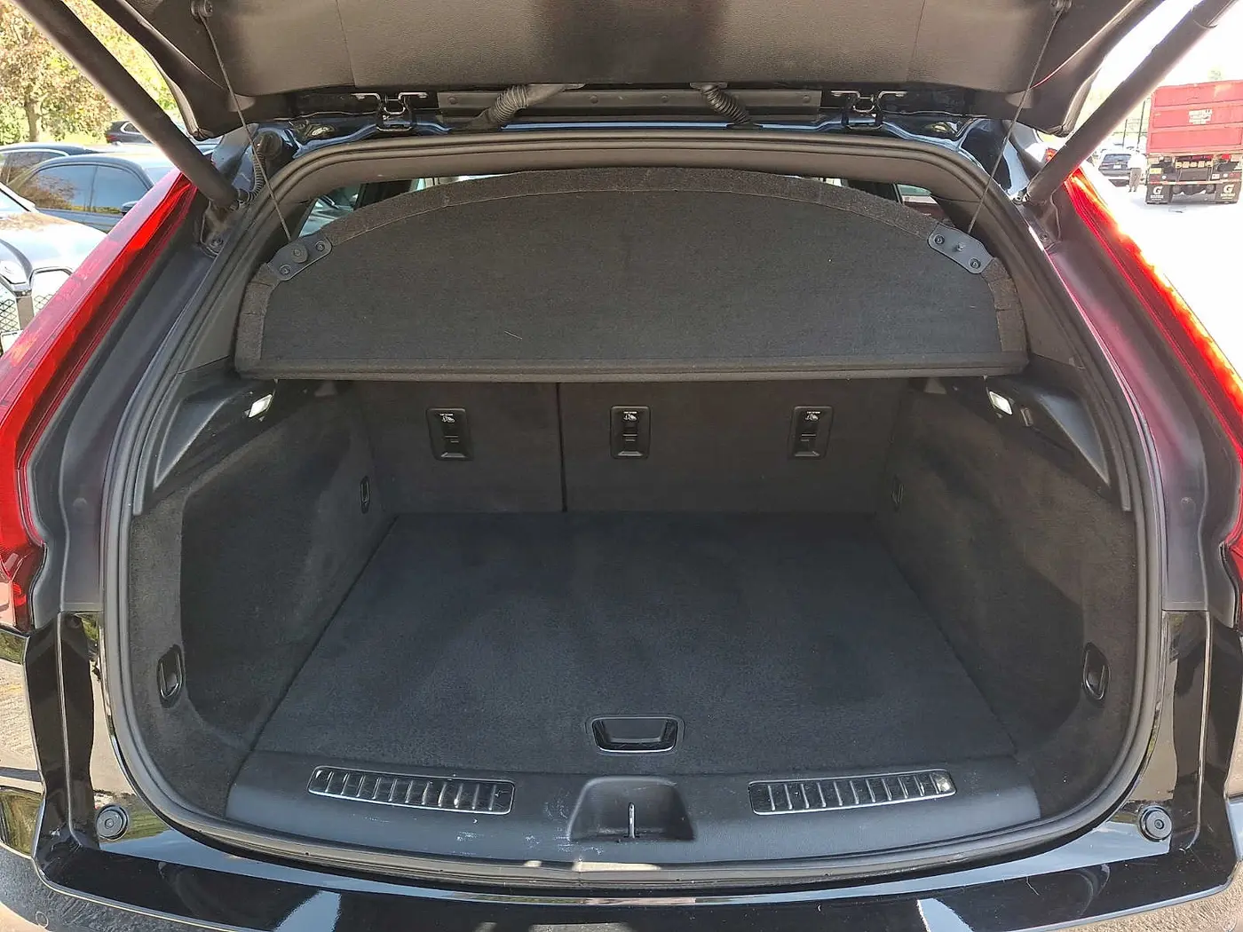 2025 Cadillac XT4 - $35,995