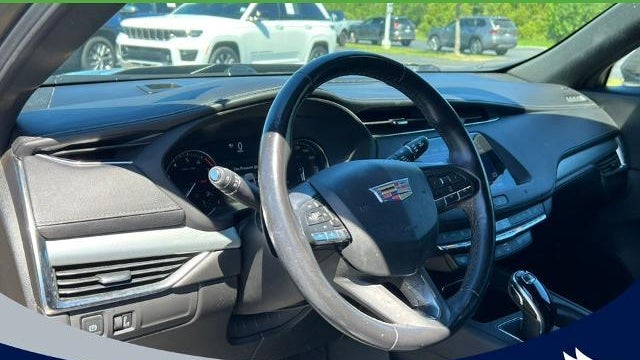 2020 Cadillac XT4 Premium Luxury