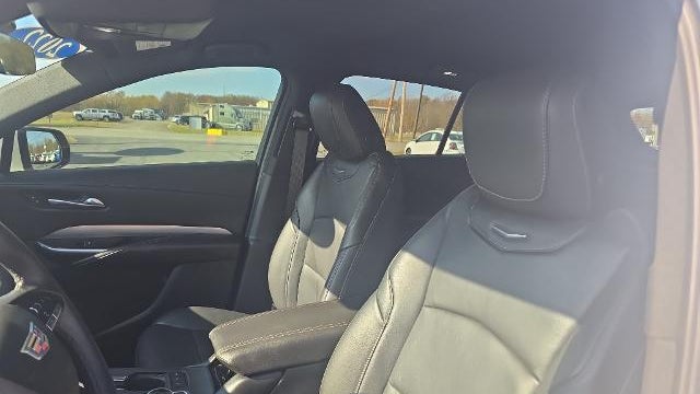 2022 Cadillac XT4 Premium Luxury