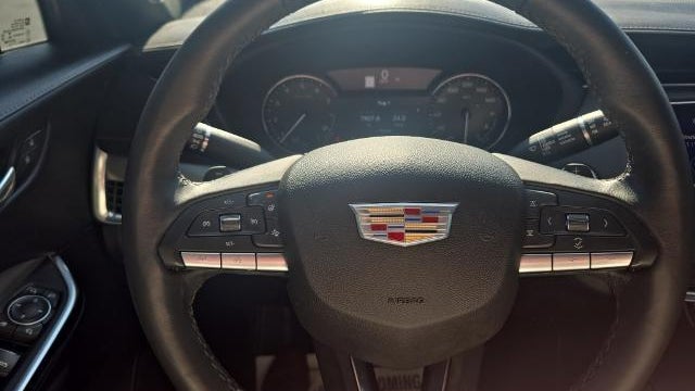 2022 Cadillac XT4 Premium Luxury