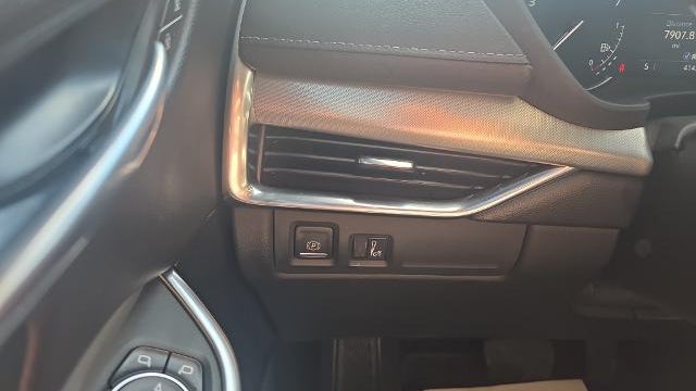 2022 Cadillac XT4 Premium Luxury