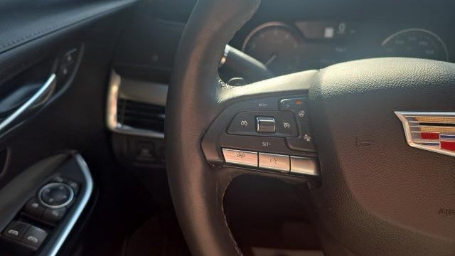 2022 Cadillac XT4 Premium Luxury