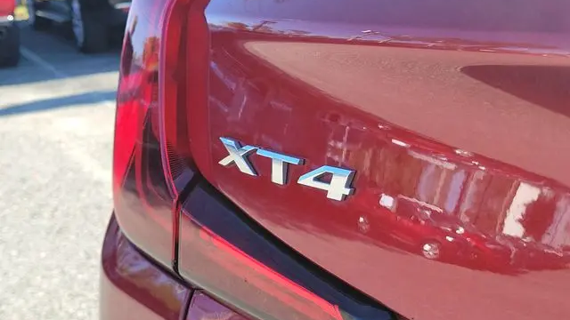 2024 Cadillac XT4 Premium Luxury