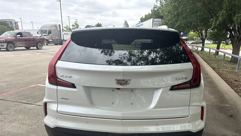 2024 Cadillac XT4 Premium Luxury