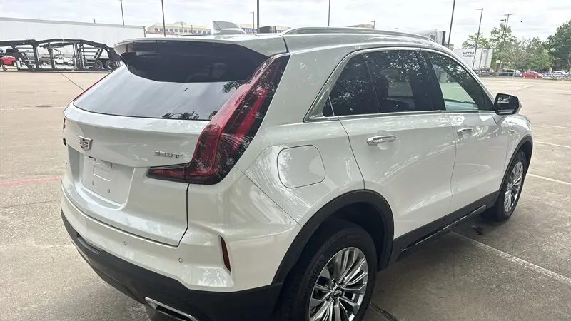 2024 Cadillac XT4 Premium Luxury