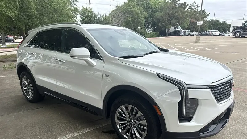 2024 Cadillac XT4 Premium Luxury