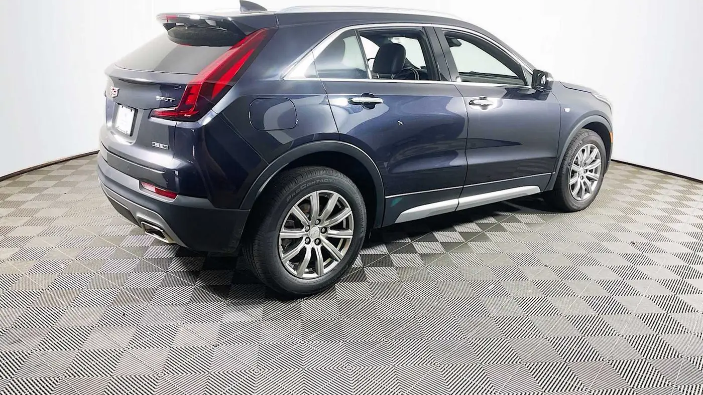 2023 Cadillac XT4 Premium Luxury