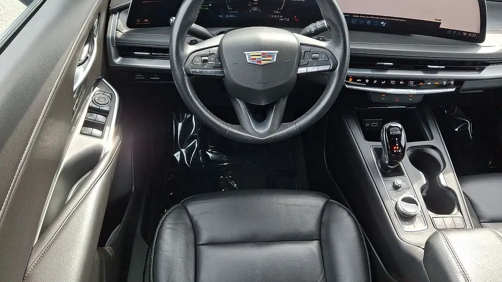 2024 Cadillac XT4 Premium Luxury