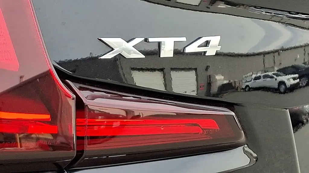 2024 Cadillac XT4 Premium Luxury