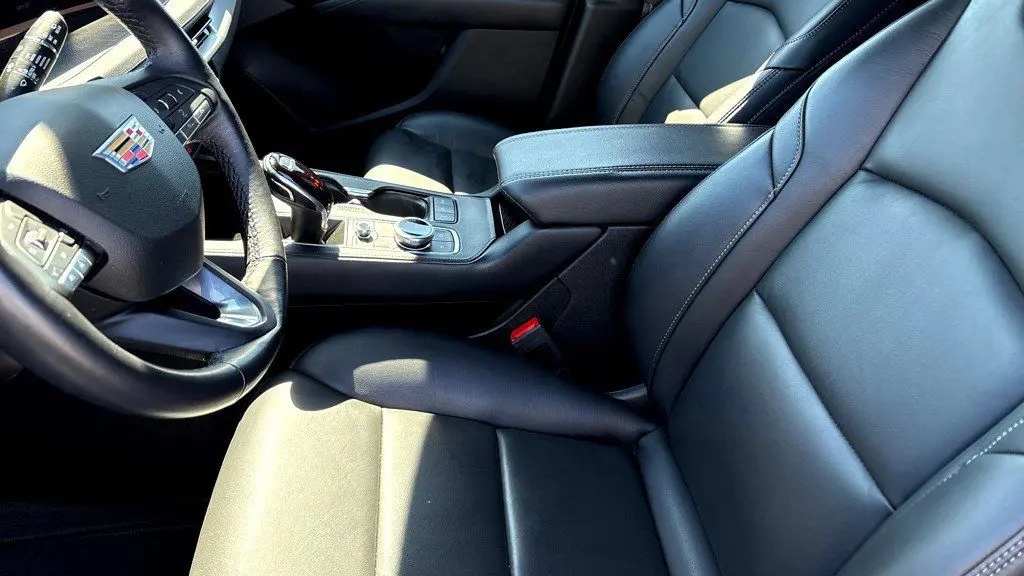 2025 Cadillac XT4 Premium Luxury