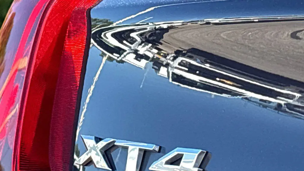 2025 Cadillac XT4 Premium Luxury