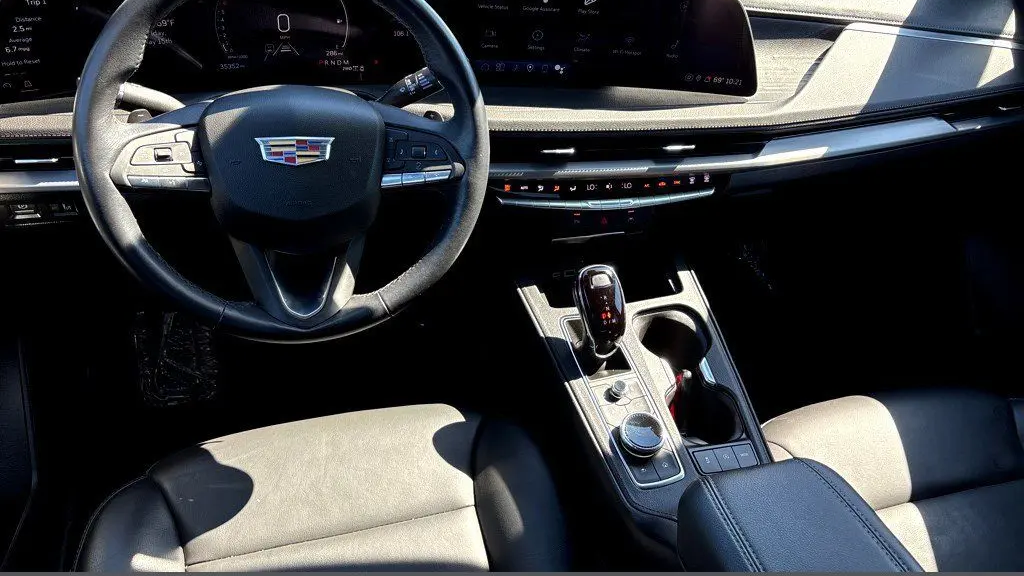 2025 Cadillac XT4 Premium Luxury