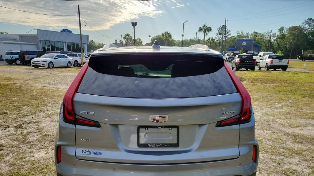 2024 Cadillac XT4 Premium Luxury