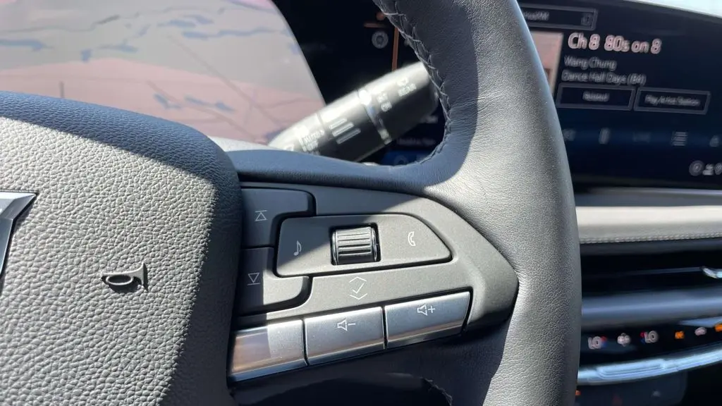 2025 Cadillac XT4 Premium Luxury