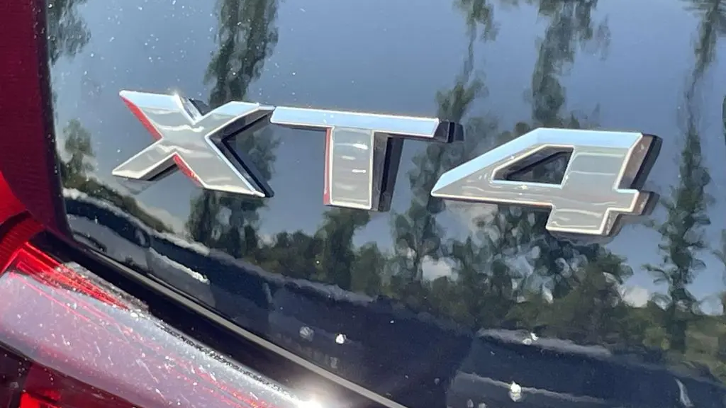 2025 Cadillac XT4 Premium Luxury