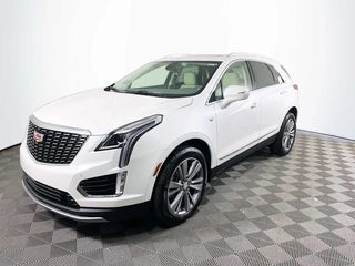 2025 Cadillac XT5 with Crystal White Tricoat Exterior