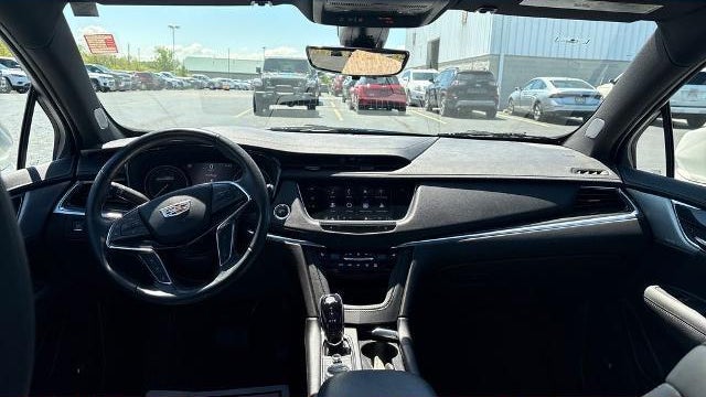 2022 Cadillac XT5 Premium Luxury