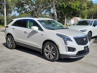 2021 Cadillac XT5 with Crystal White Tricoat Exterior