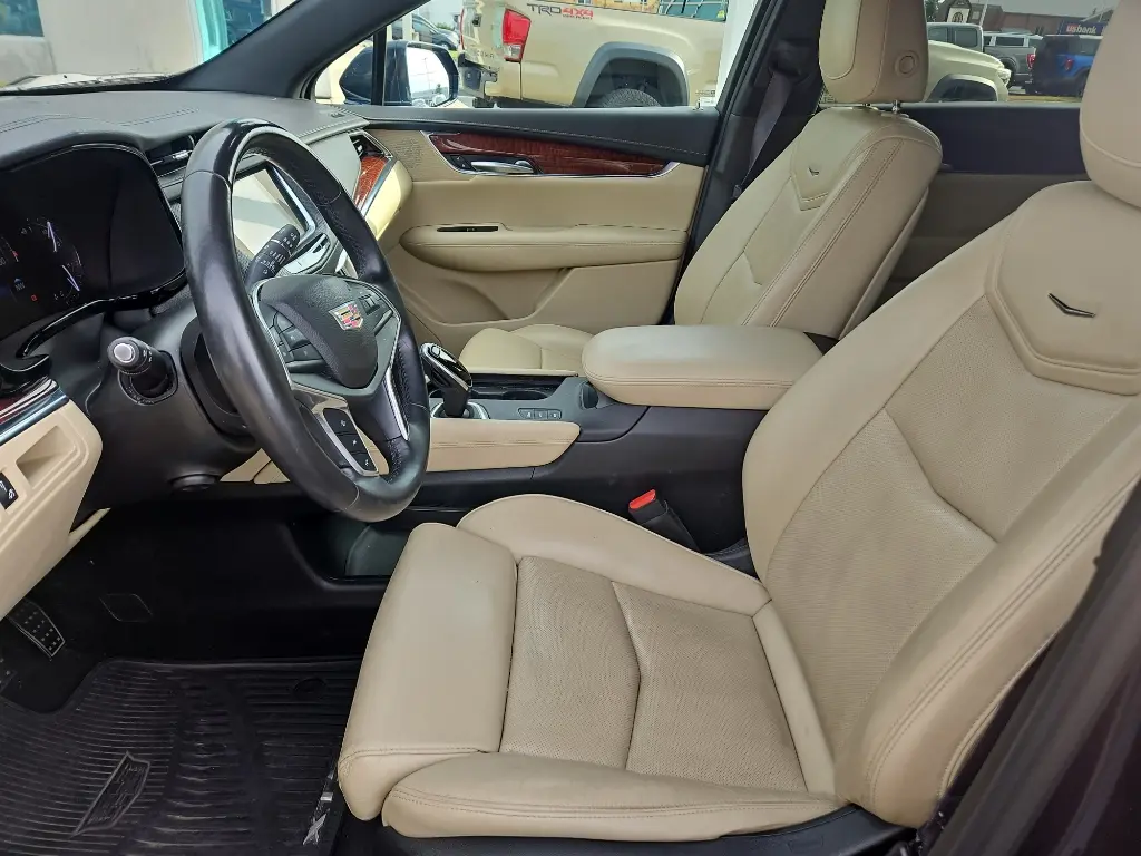2017 Cadillac XT5 - $10,998