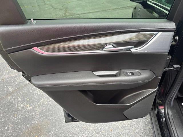2022 Cadillac XT5 - $30,000