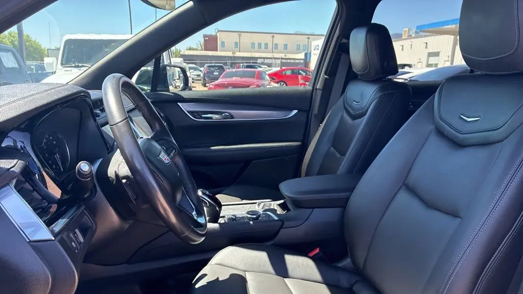 2024 Cadillac XT6 Luxury