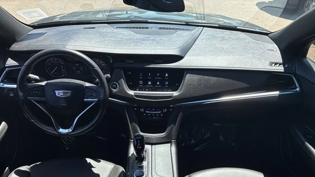 2024 Cadillac XT6 Luxury