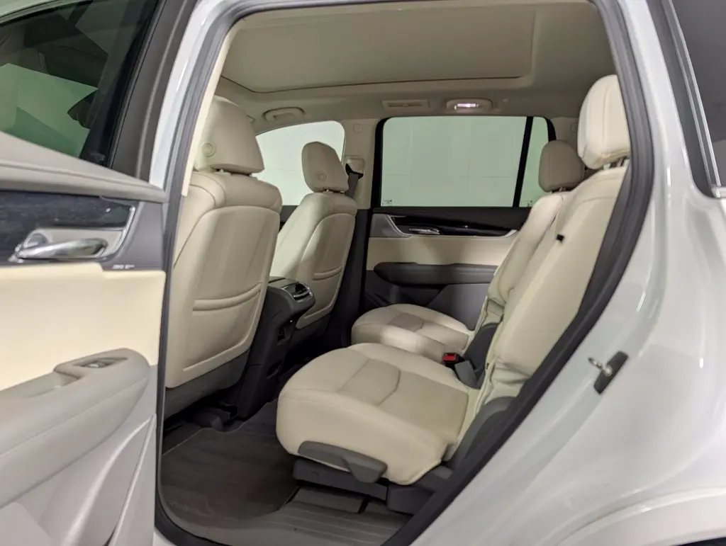 2023 Cadillac XT6 - $27,375