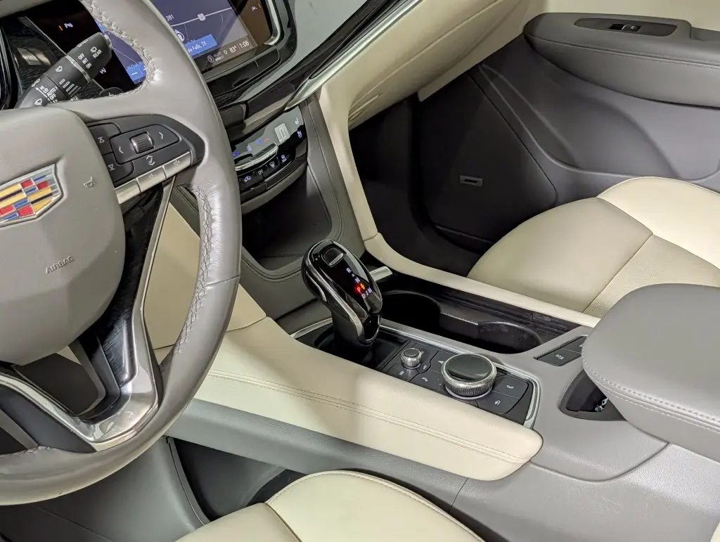 2023 Cadillac XT6 - $27,375