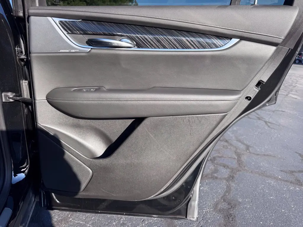 2024 Cadillac XT6 - $40,000