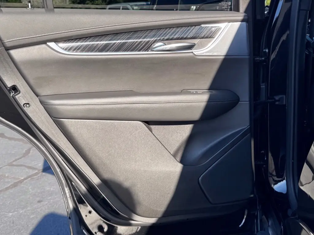 2024 Cadillac XT6 - $40,000