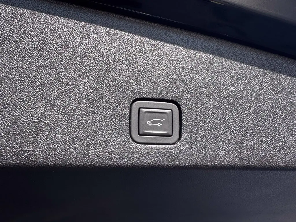 2024 Cadillac XT6 - $40,000