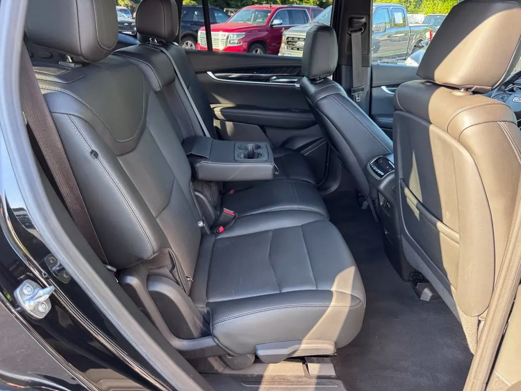 2024 Cadillac XT6 - $38,000
