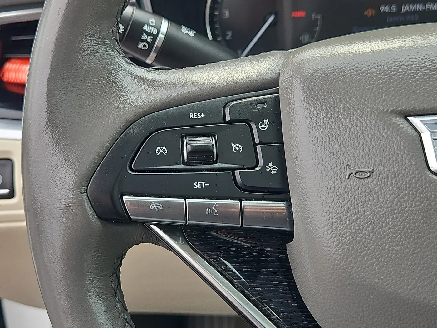 2023 Cadillac XT6 - $34,000