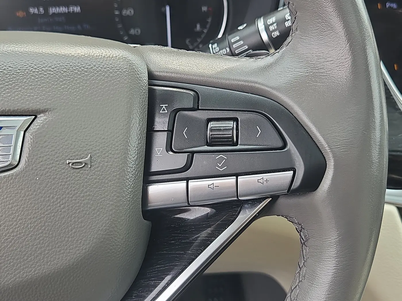 2023 Cadillac XT6 - $34,000