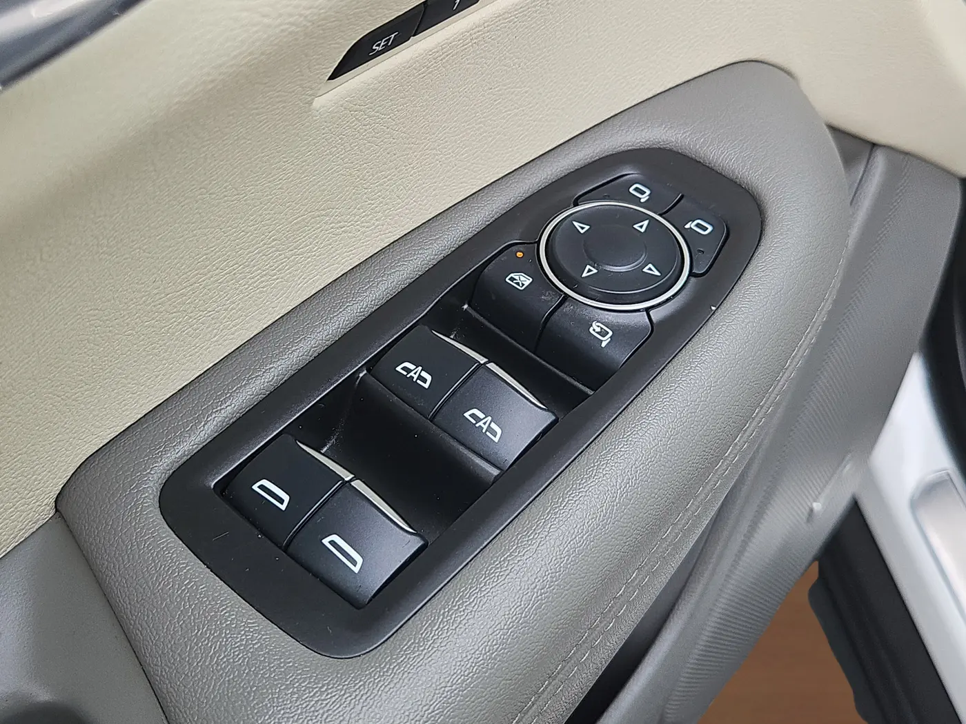 2023 Cadillac XT6 - $34,000