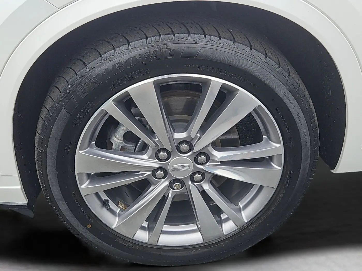 2023 Cadillac XT6 - $34,000