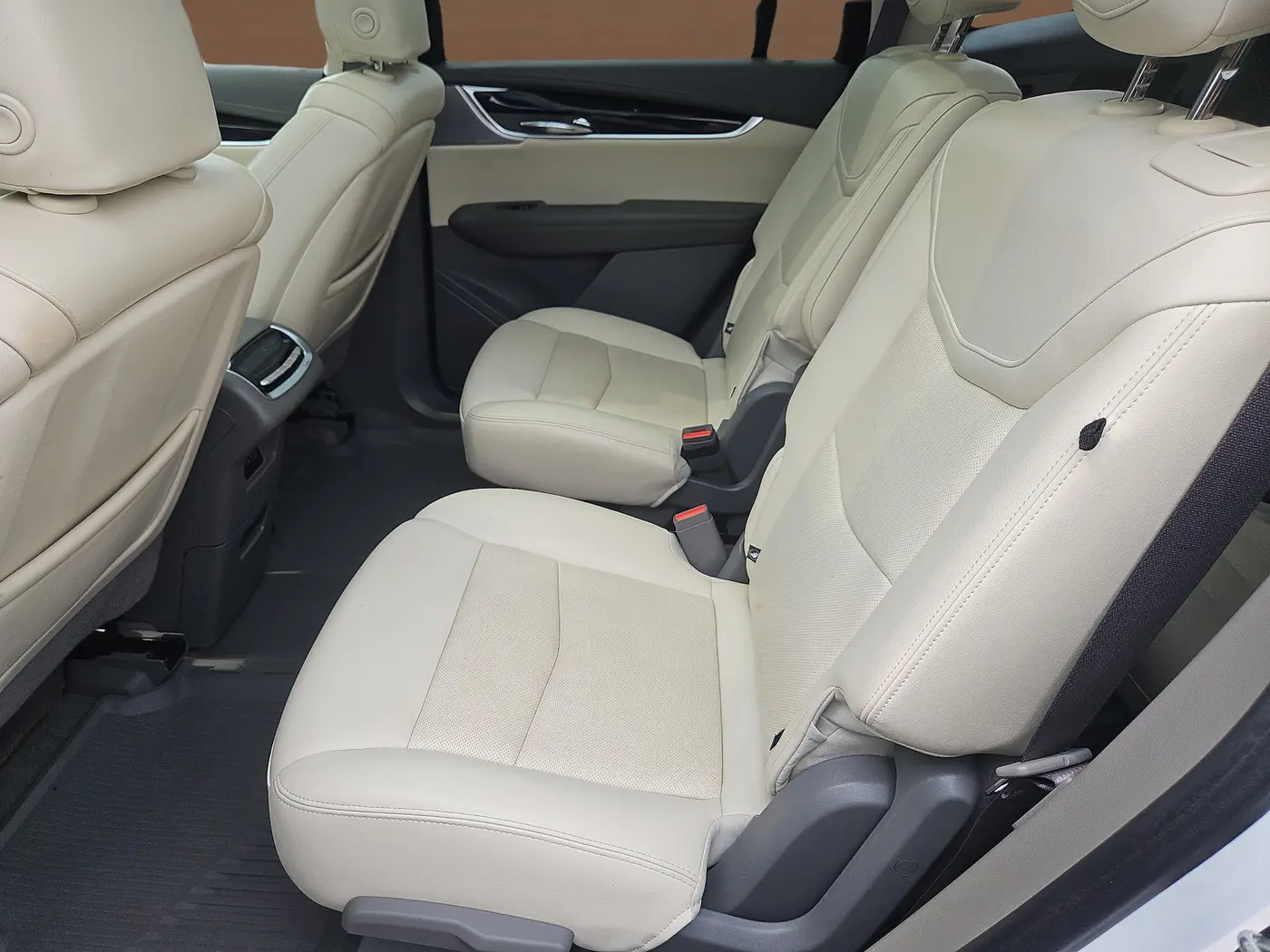 2023 Cadillac XT6 - $34,000