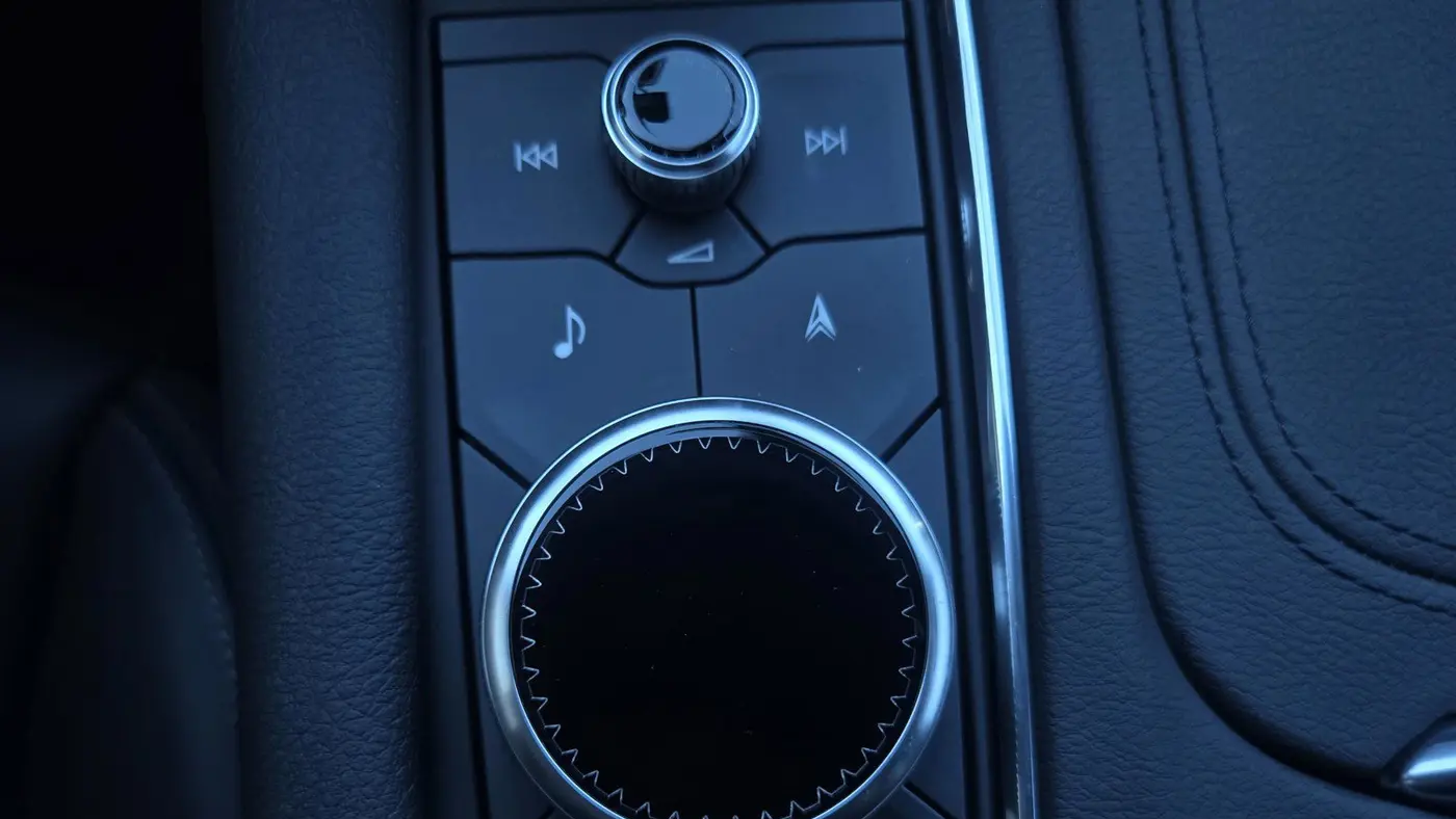 2025 Cadillac XT6 Sport